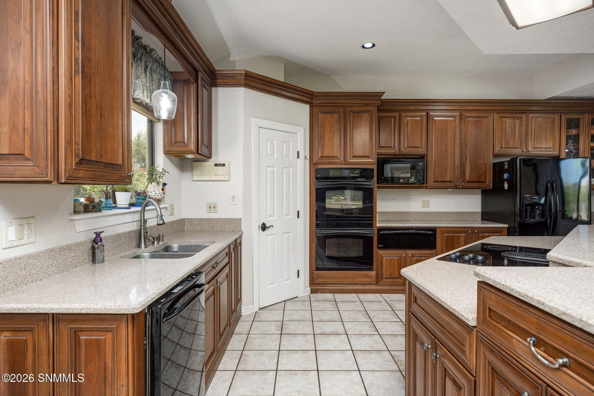 16-web-or-mls-Snappin Homes (Superstitio