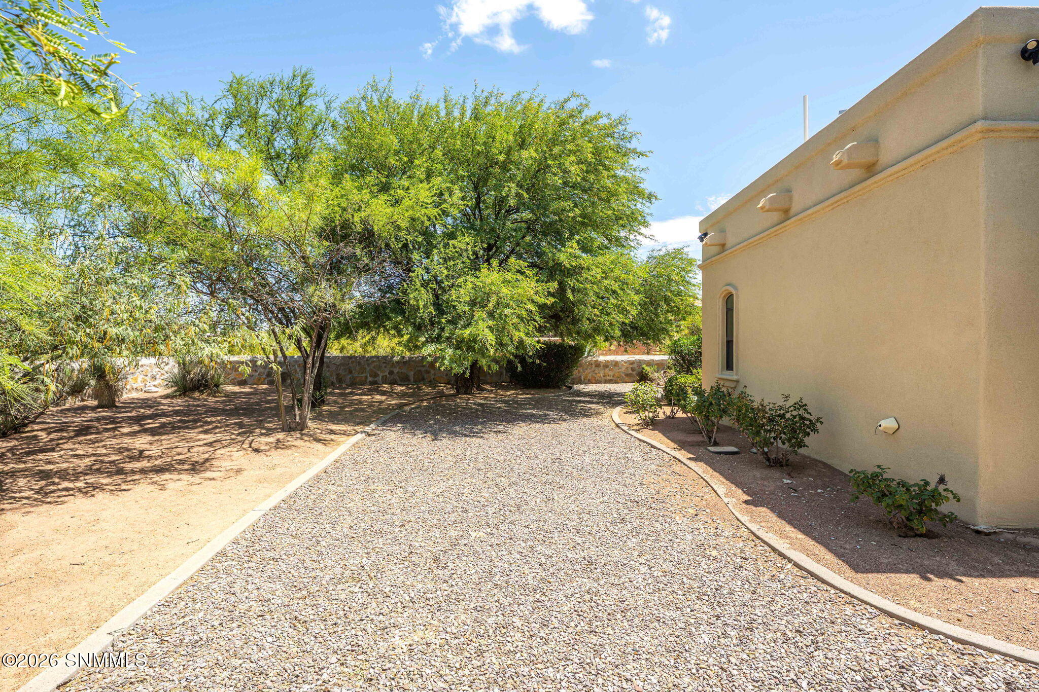 36-web-or-mls-Snappin Homes (Superstitio