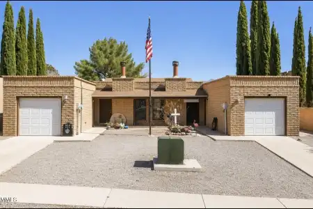 955 Executive Place, Las Cruces, New Mexico 88011, ,Residential Income,For Sale,Executive,2602091