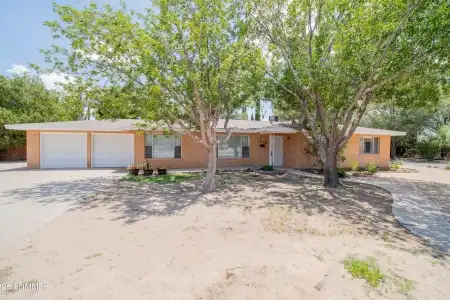 1850 Debby Circle, Las Cruces, New Mexico 88005, 3 Bedrooms Bedrooms, ,1.75 BathroomsBathrooms,Residential,For Sale,Debby,2602111