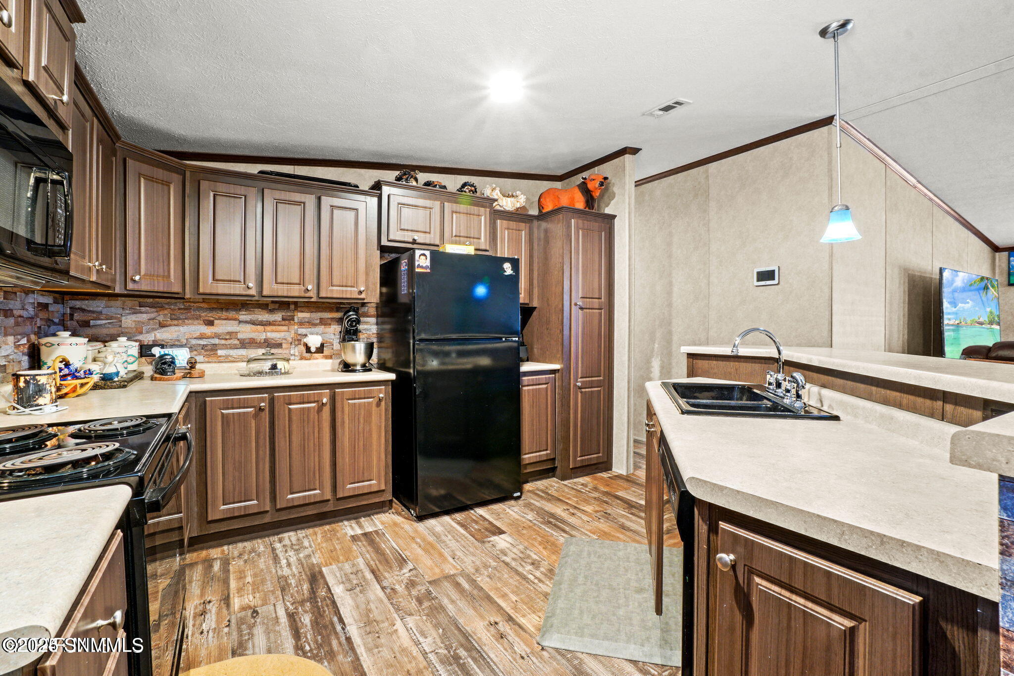 Ample cabinets