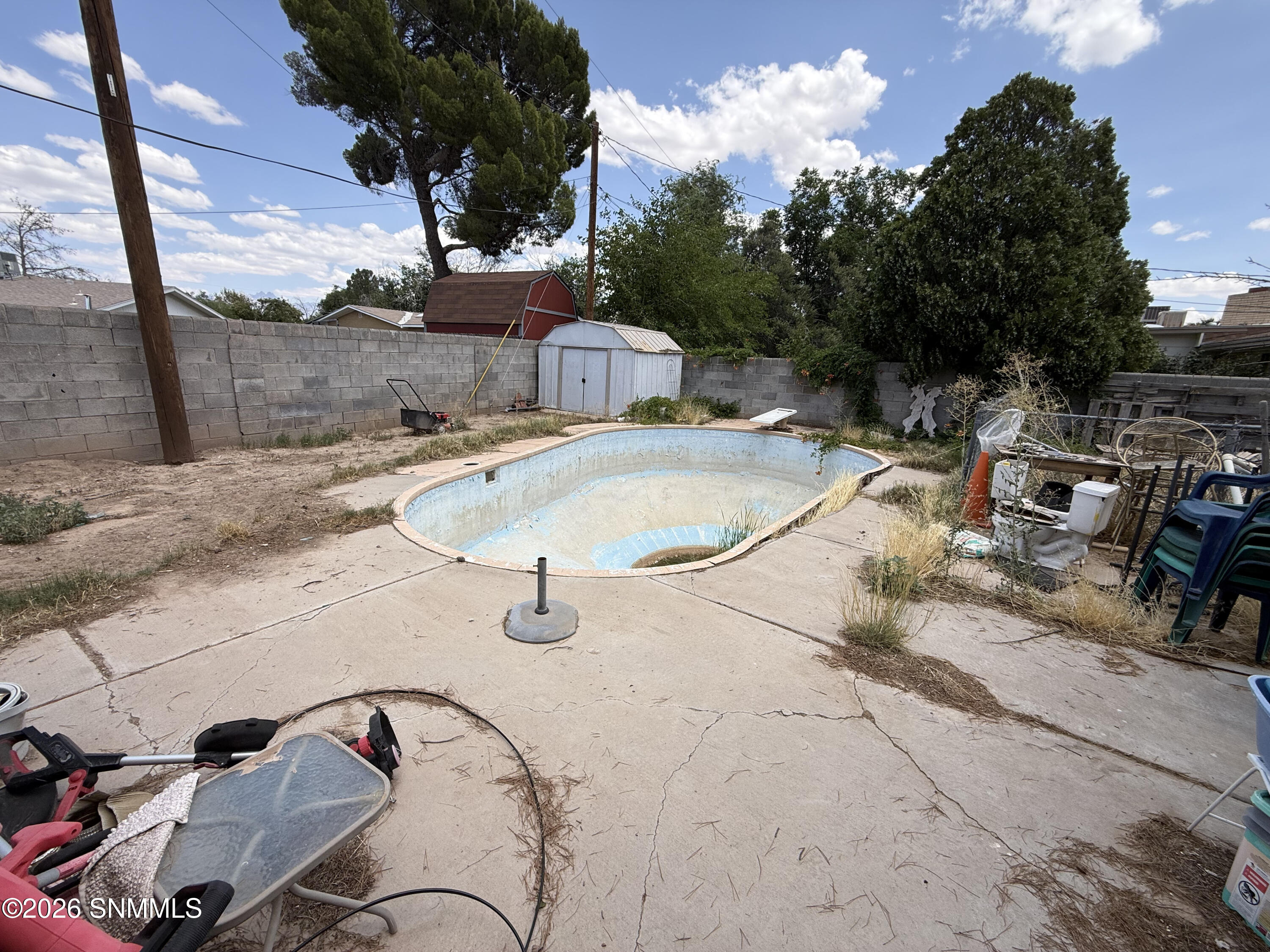 pool side as-is
