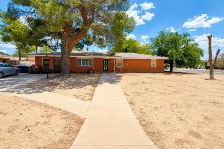 2200 Carlyle Place, Las Cruces, New Mexico 88005, 4 Bedrooms Bedrooms, ,2 BathroomsBathrooms,Residential,For Sale,Carlyle,2602167