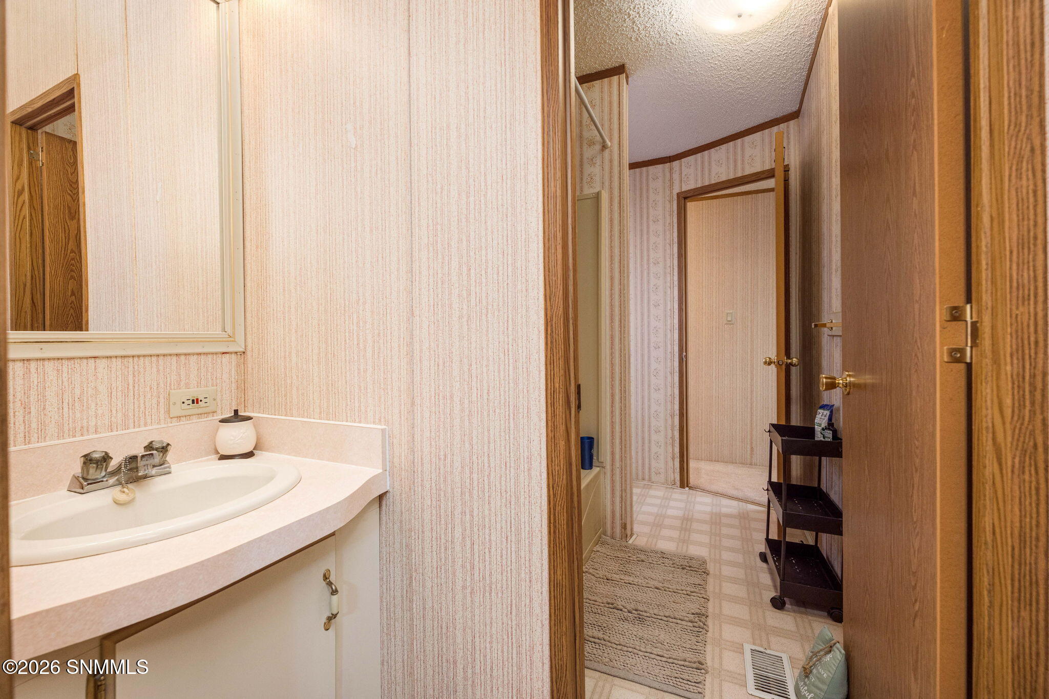 24-web-or-mls-Snappin Homes (Spur9825)-2