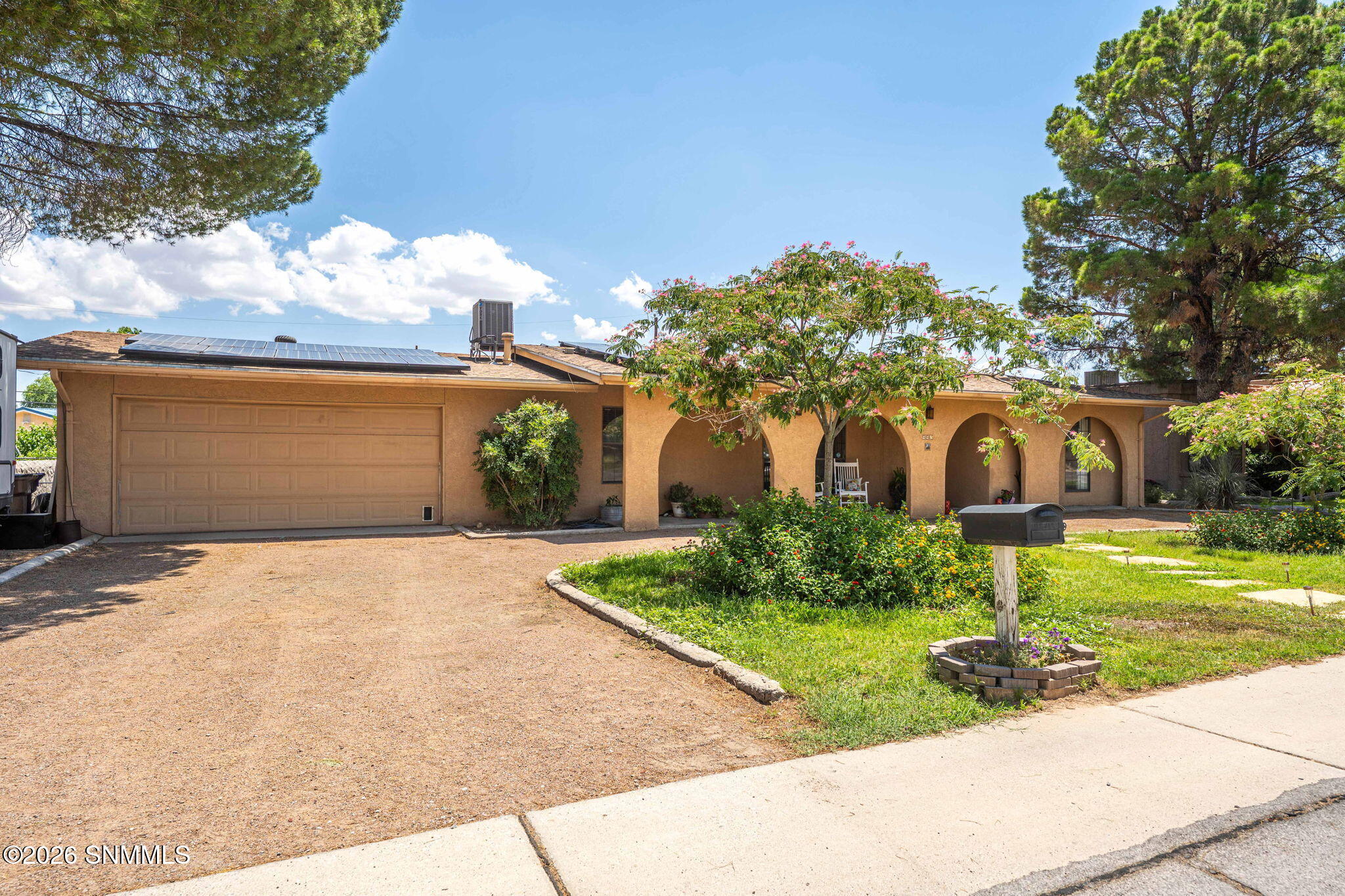 Oversized 2 car garage