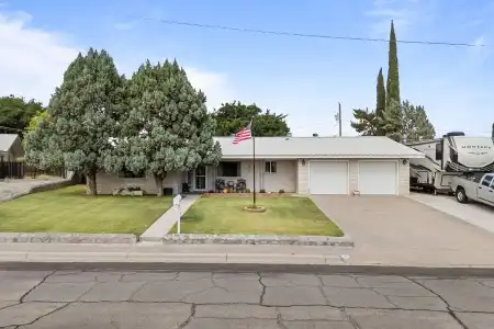 1837 Fairway Circle, Las Cruces, New Mexico 88011, 4 Bedrooms Bedrooms, ,2 BathroomsBathrooms,Residential,For Sale,Fairway,2602213