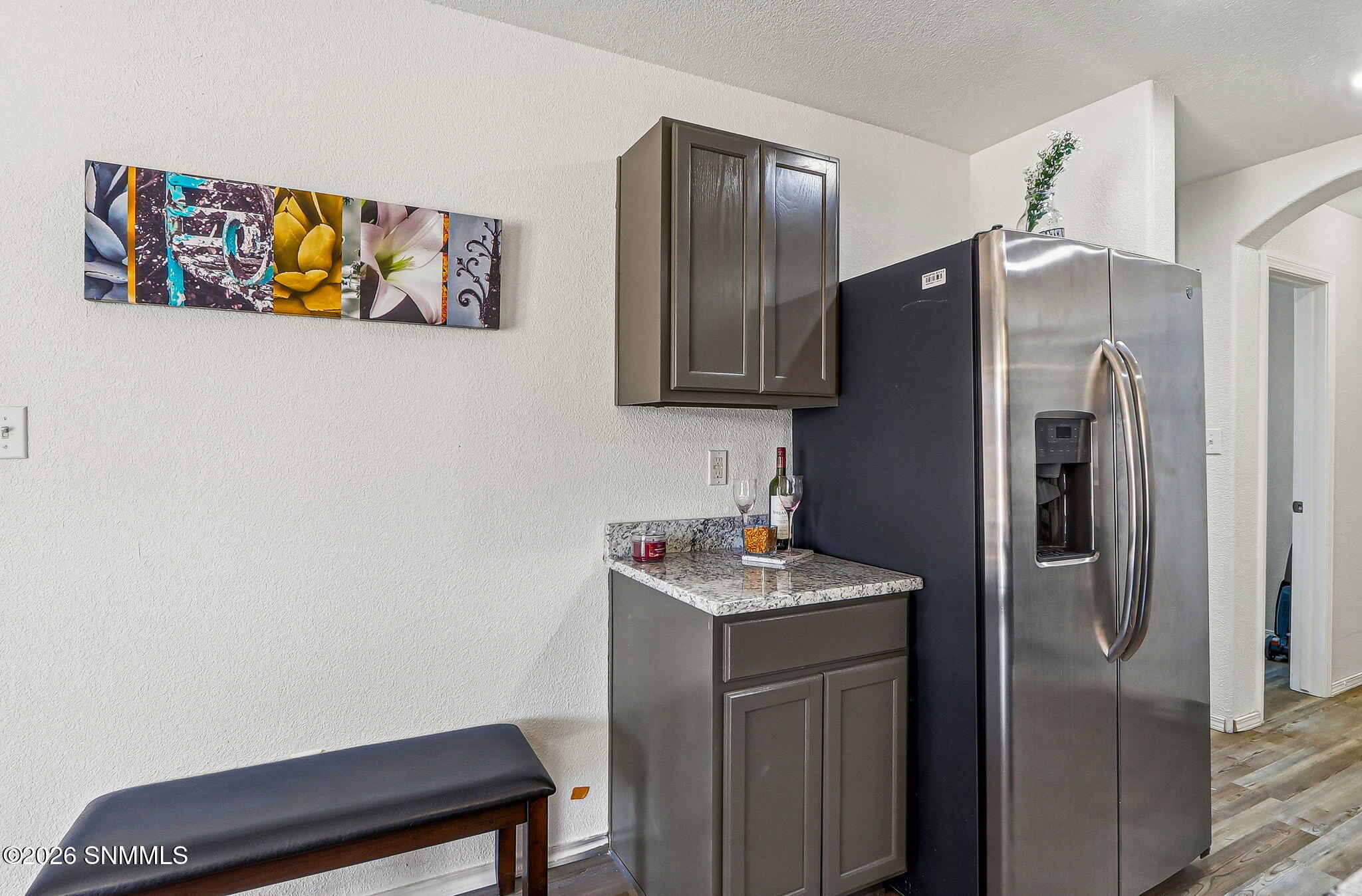 REFRIGERATOR-COUNTER