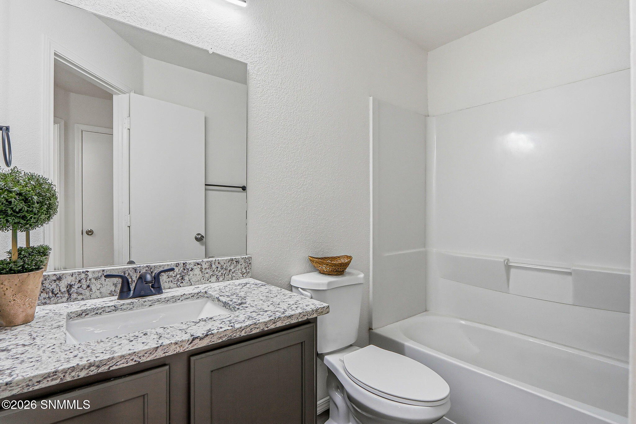 GUEST FULL BATHROOM