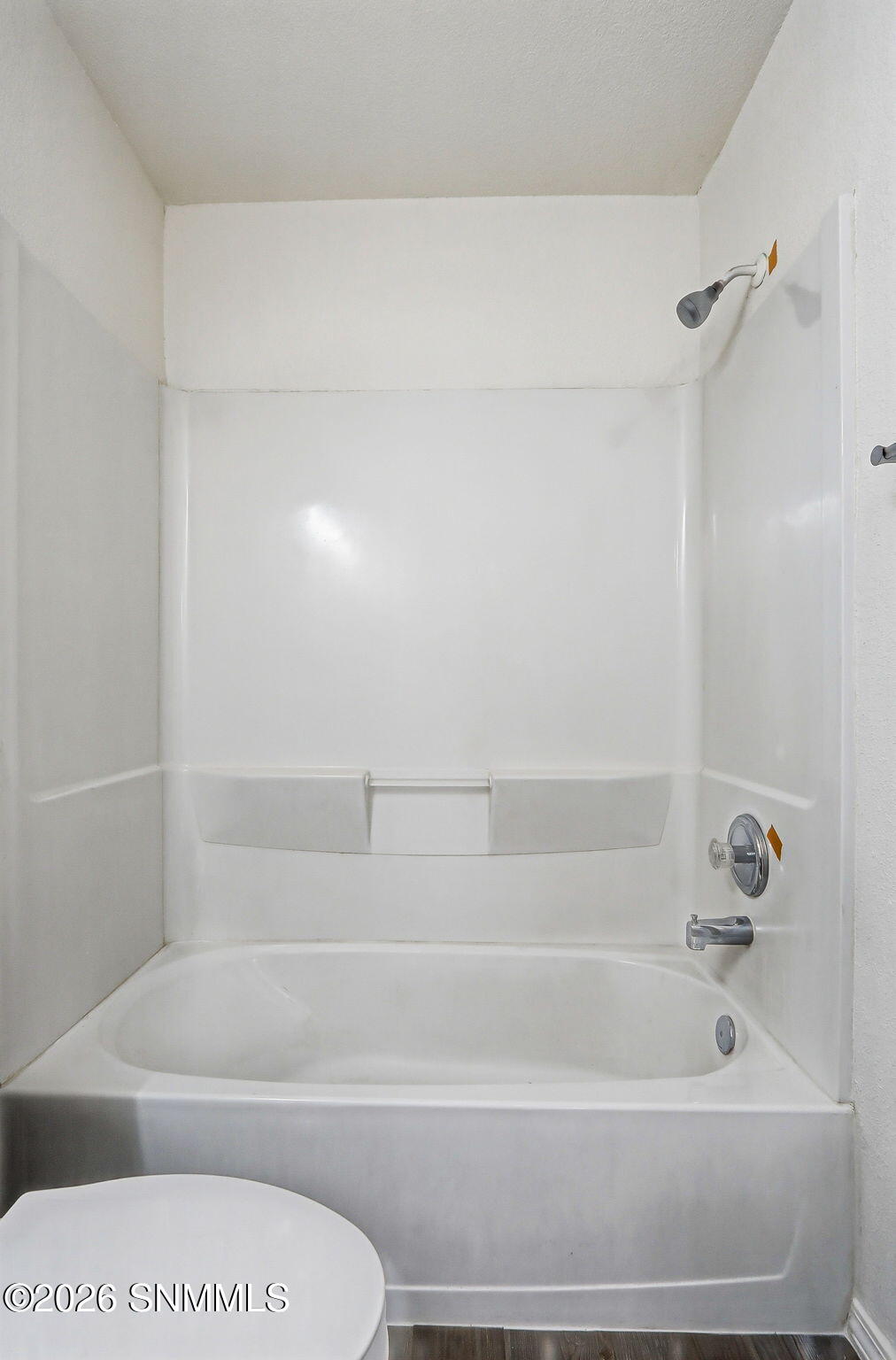 GUEST FULL BATHROOM3