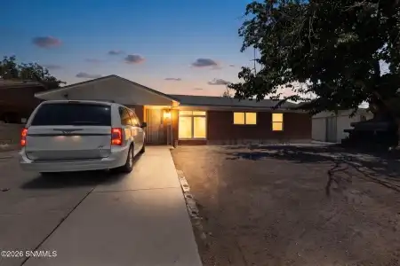 1135 Larry Drive, Las Cruces, New Mexico 88001, 4 Bedrooms Bedrooms, ,1.75 BathroomsBathrooms,Residential,For Sale,Larry,2602222