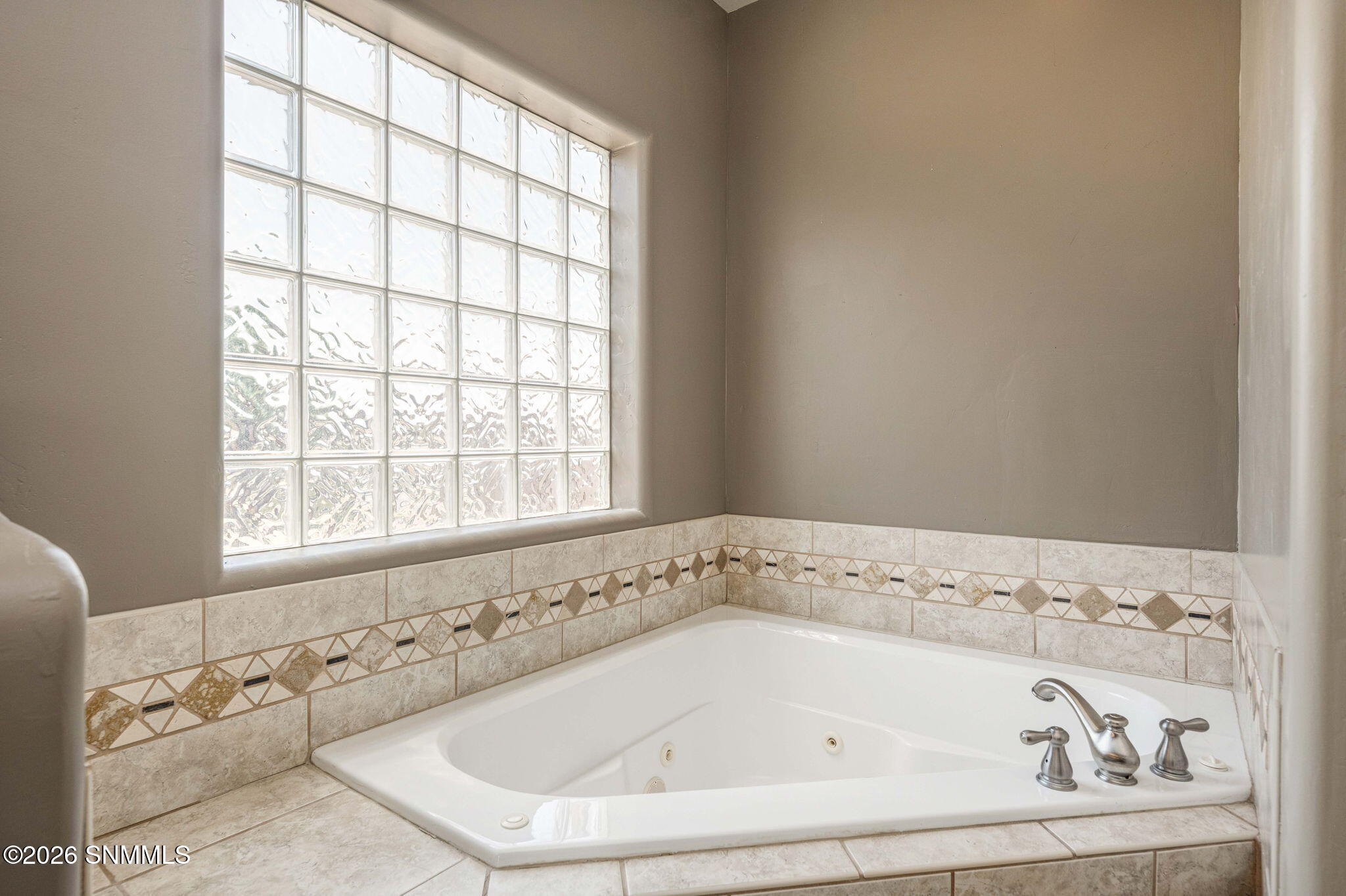 25-web-or-mls-Snappin Homes (SanCarlos51