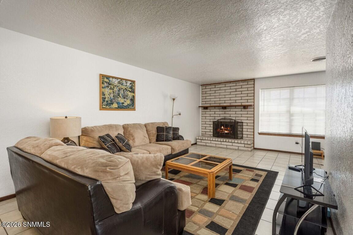 10-web-or-mls-Snappin Homes (Dyer3121)-1