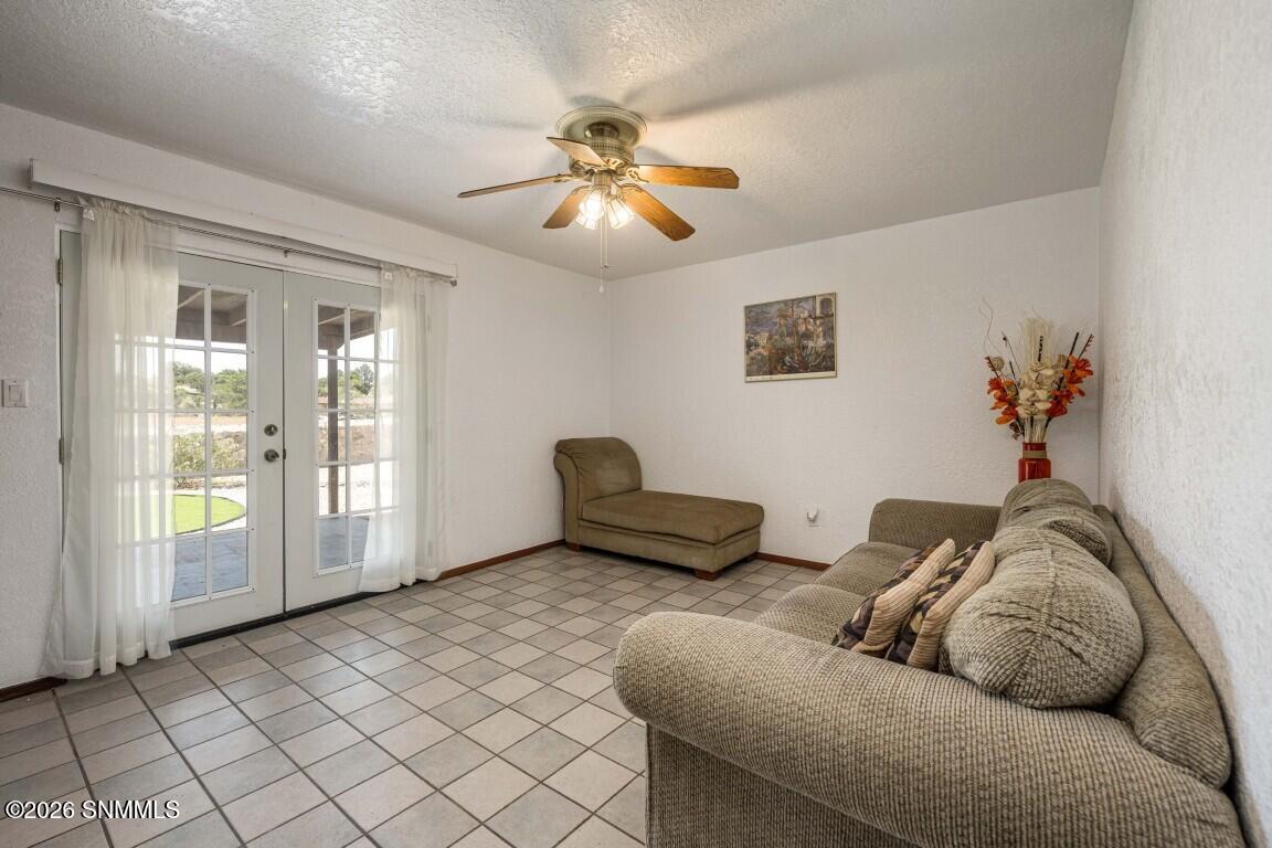 18-web-or-mls-Snappin Homes (Dyer3121)-1