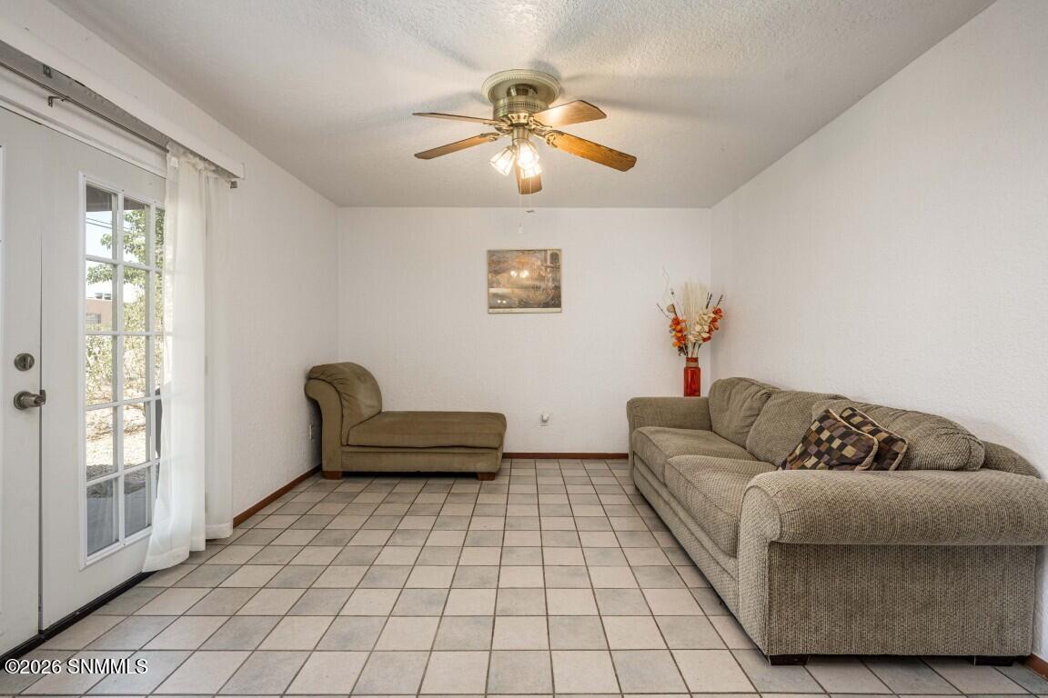 19-web-or-mls-Snappin Homes (Dyer3121)-1