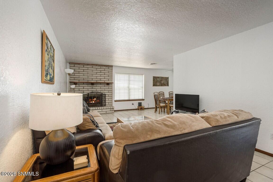 8-web-or-mls-Snappin Homes (Dyer3121)-8