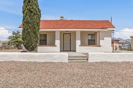 3201 Oak Street, Las Cruces, New Mexico 88005, 4 Bedrooms Bedrooms, ,3 BathroomsBathrooms,Residential,For Sale,Oak,2601322
