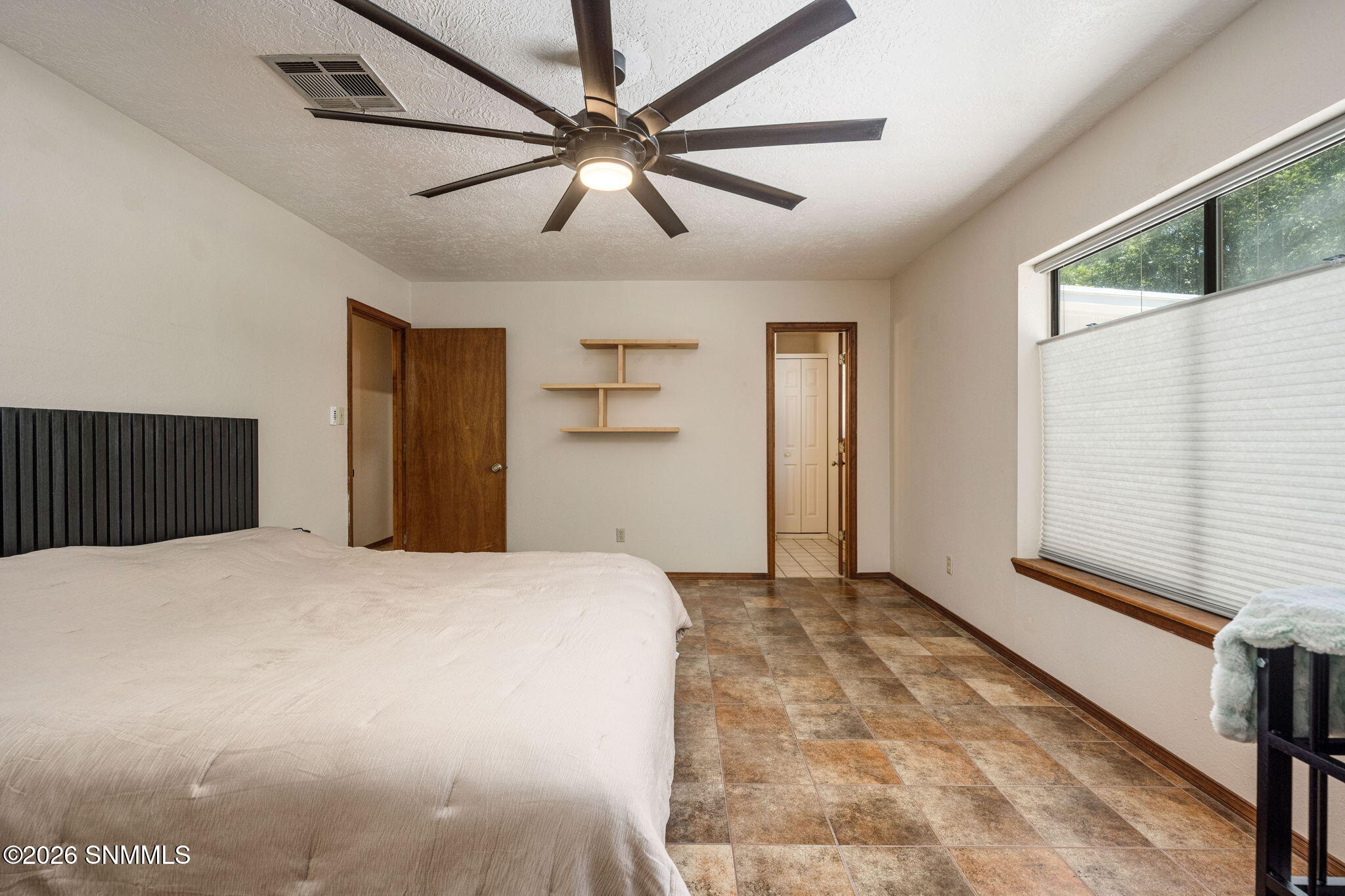 24-web-or-mls-Snappin Homes (Taylor651)-