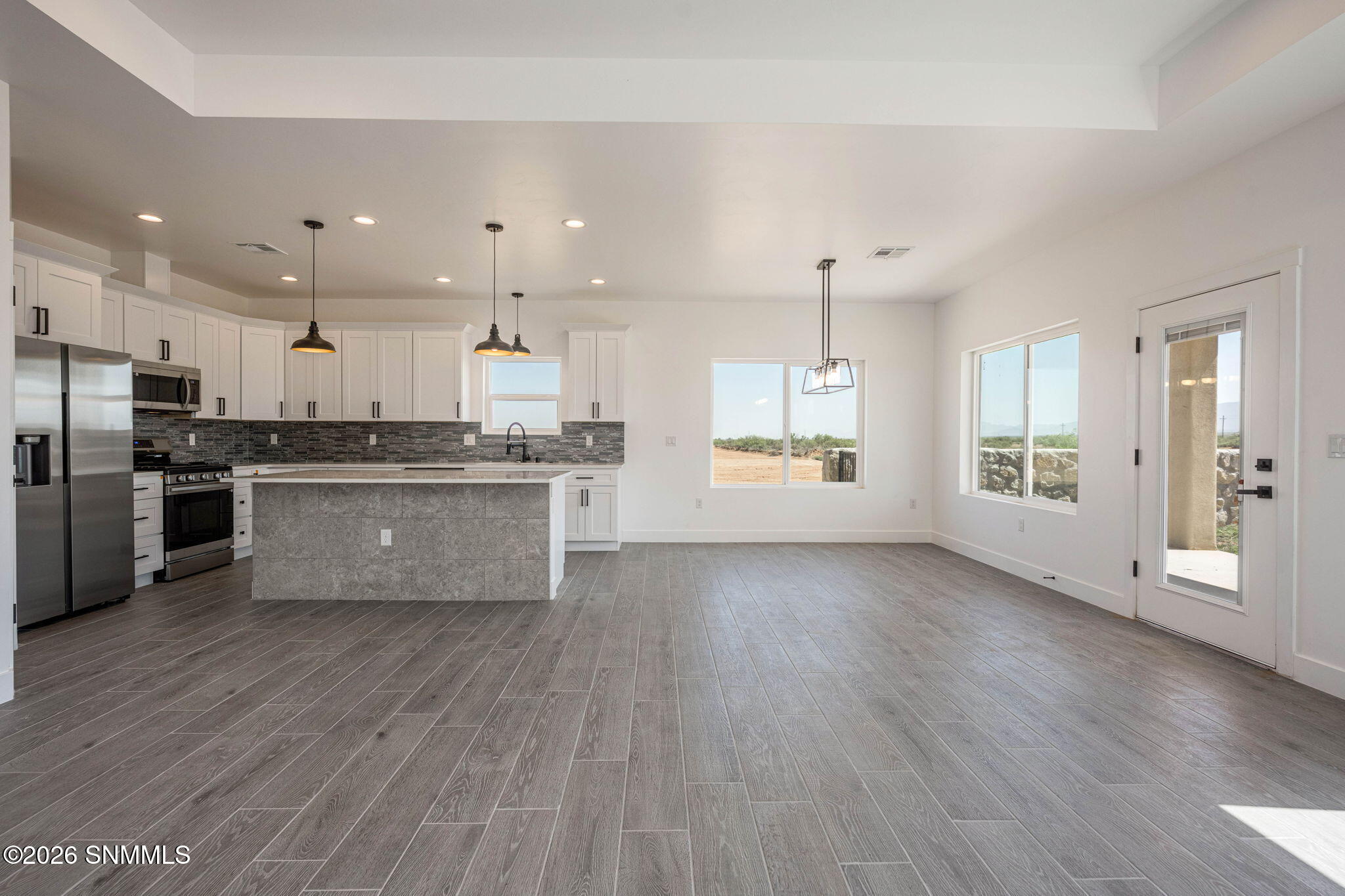 11-web-or-mls-Snappin Homes (Swan6542)-1