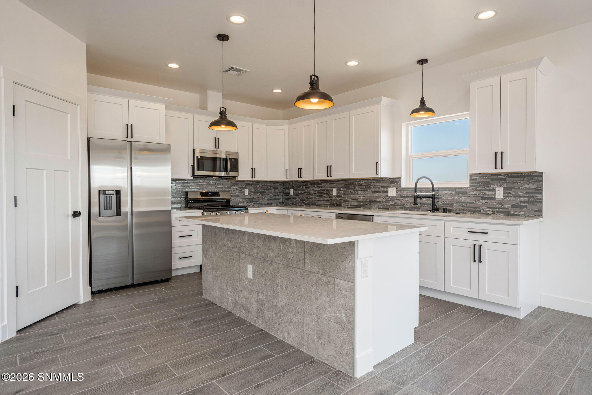 12-web-or-mls-Snappin Homes (Swan6542)-1