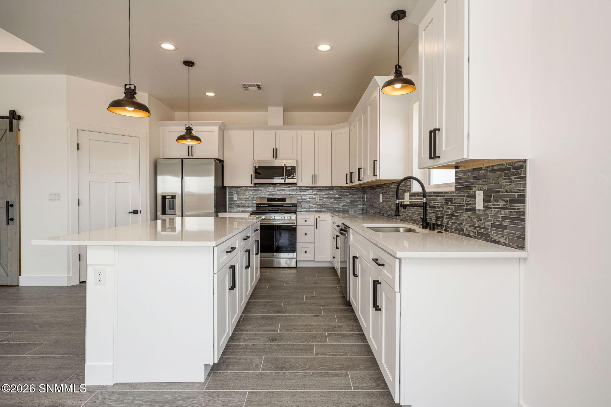 14-web-or-mls-Snappin Homes (Swan6542)-1
