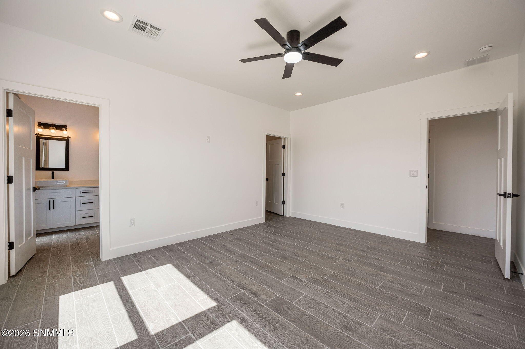 19-web-or-mls-Snappin Homes (Swan6542)-1