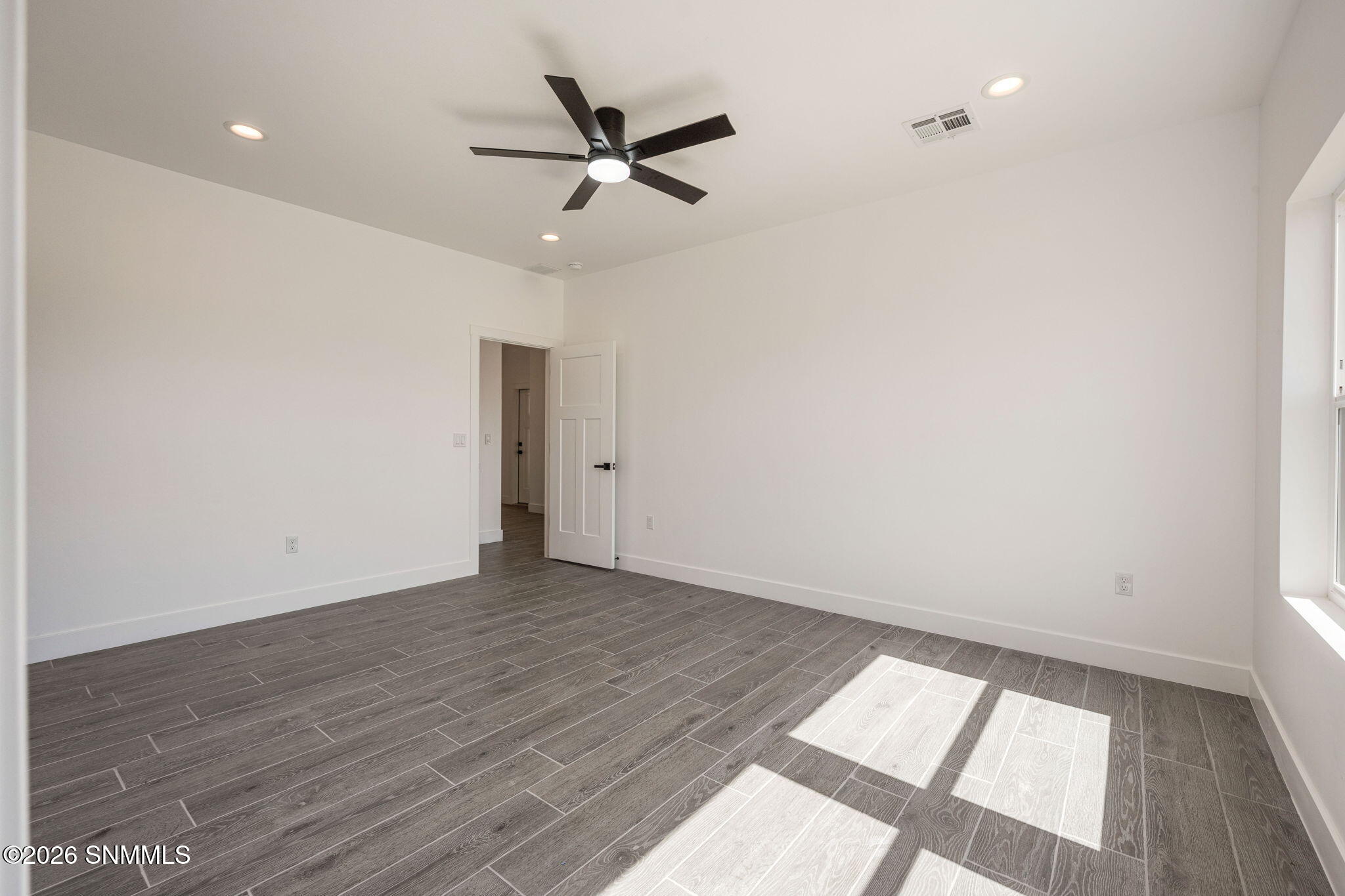 20-web-or-mls-Snappin Homes (Swan6542)-2