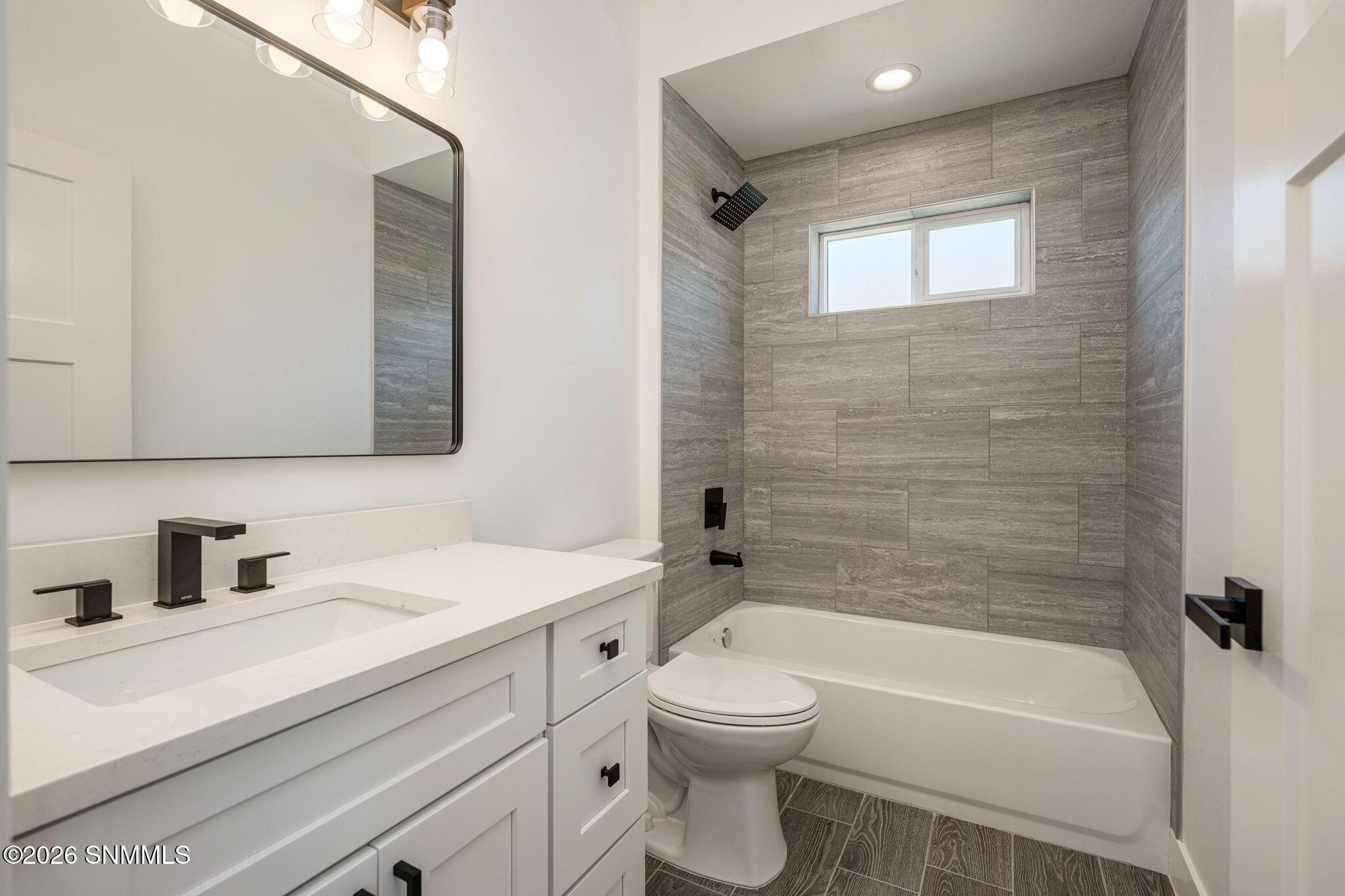 27-web-or-mls-Snappin Homes (Swan6542)-2