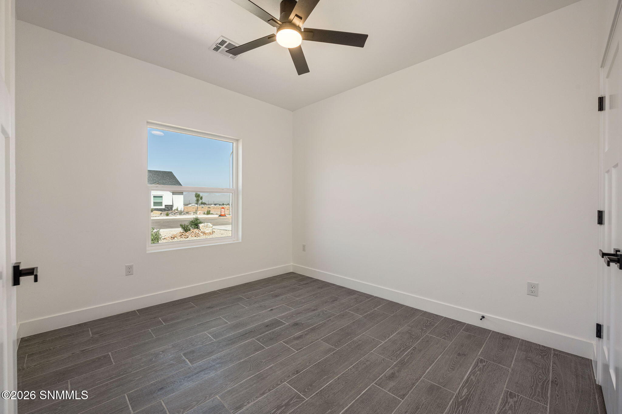 28-web-or-mls-Snappin Homes (Swan6542)-2