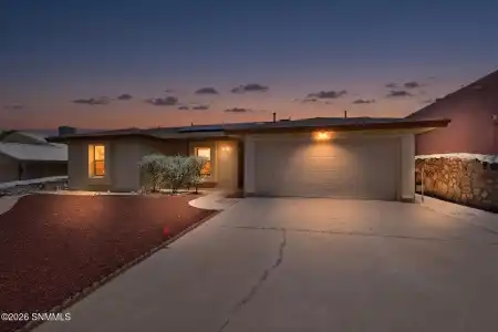 711 Windmill Drive, Las Cruces, New Mexico 88011, 3 Bedrooms Bedrooms, ,2 BathroomsBathrooms,Residential,For Sale,Windmill,2602287