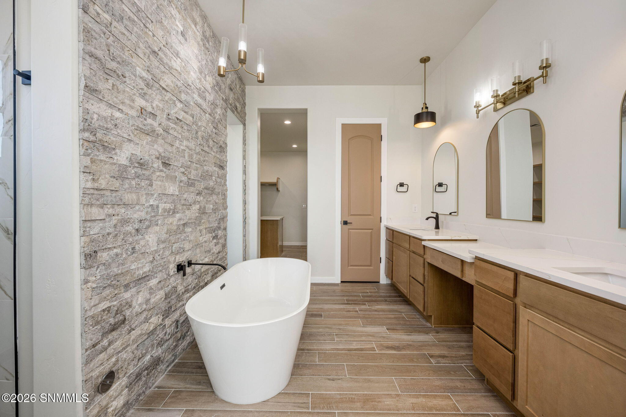 24-web-or-mls-Snappin Homes (Kuehne2850)