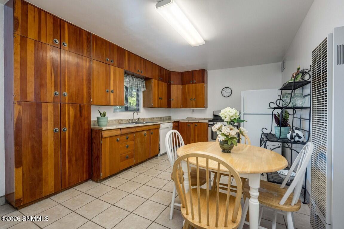 8-web-or-mls-Snappin Homes (Milton1320)-