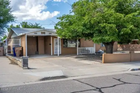 1320 Milton, Las Cruces, New Mexico 88001, 2 Bedrooms Bedrooms, ,1 BathroomBathrooms,Residential,For Sale,Milton,2602297