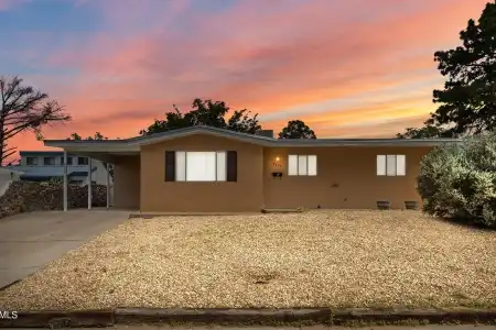 2117 Skyway Drive, Las Cruces, New Mexico 88001, 3 Bedrooms Bedrooms, ,1.75 BathroomsBathrooms,Residential,For Sale,Skyway,2602298