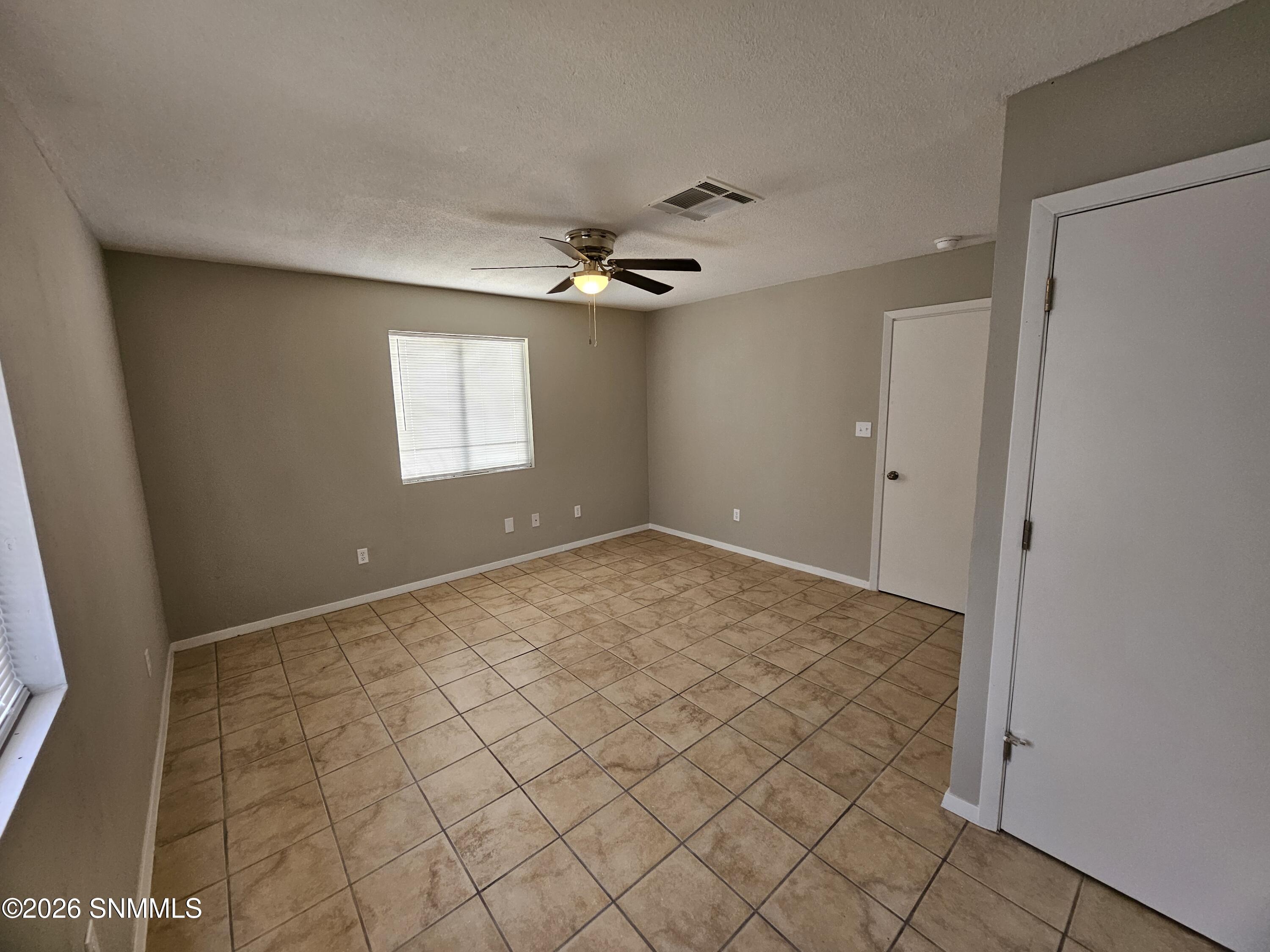 30-MasterBedroom