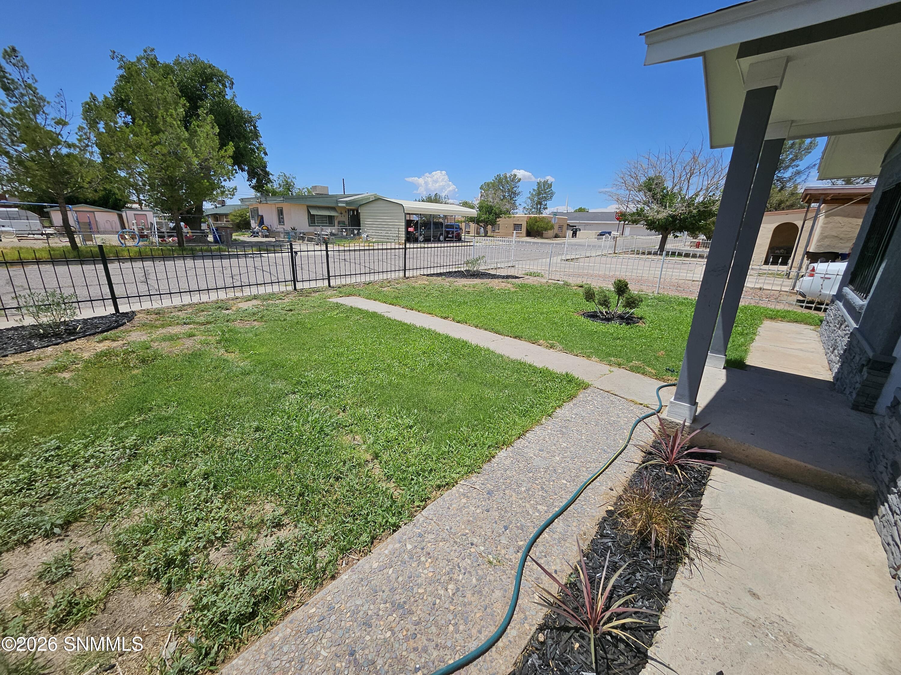 8-FrontYard
