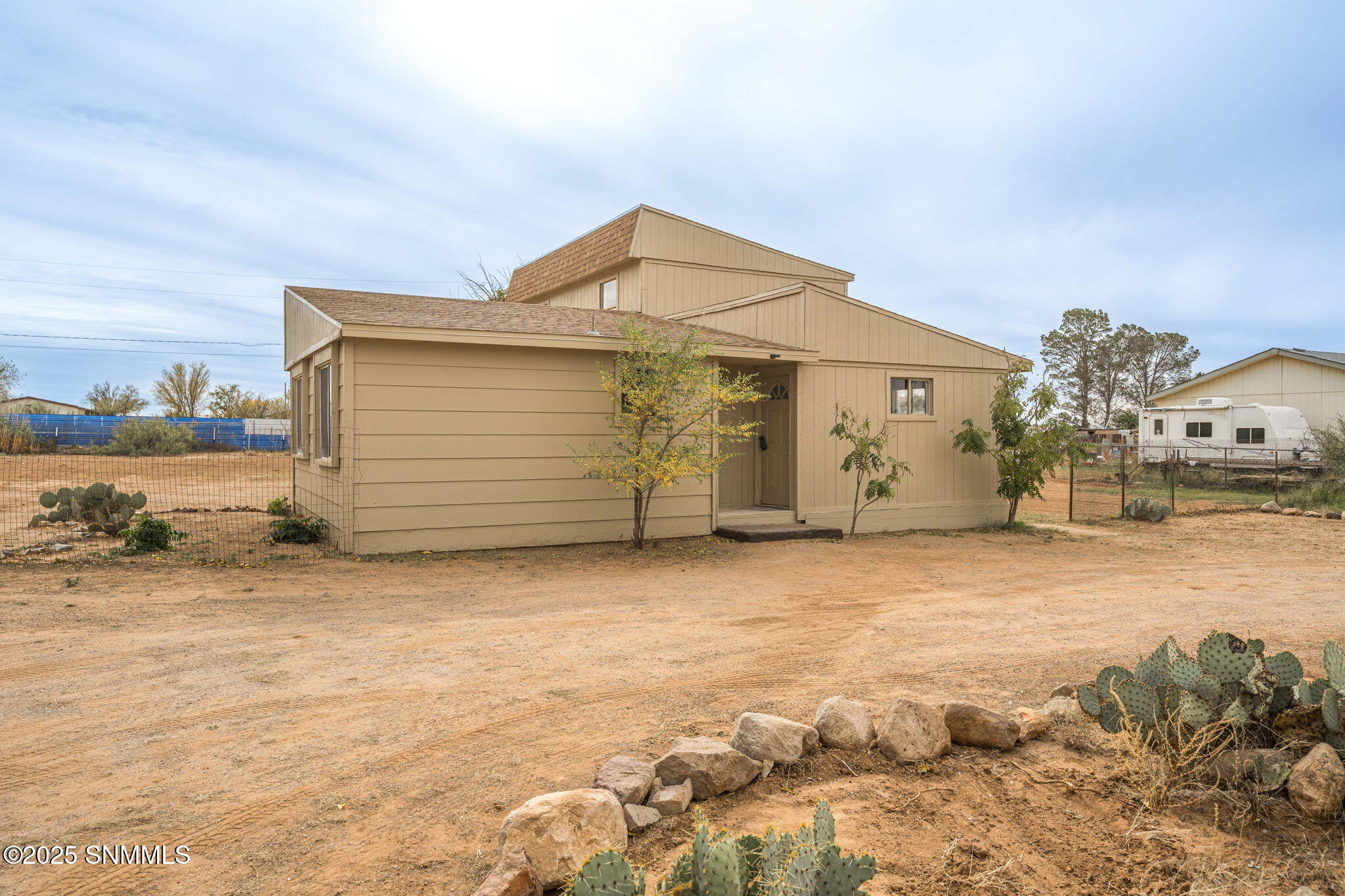 2-web-or-mls-Snappin Homes (Horace9104)-