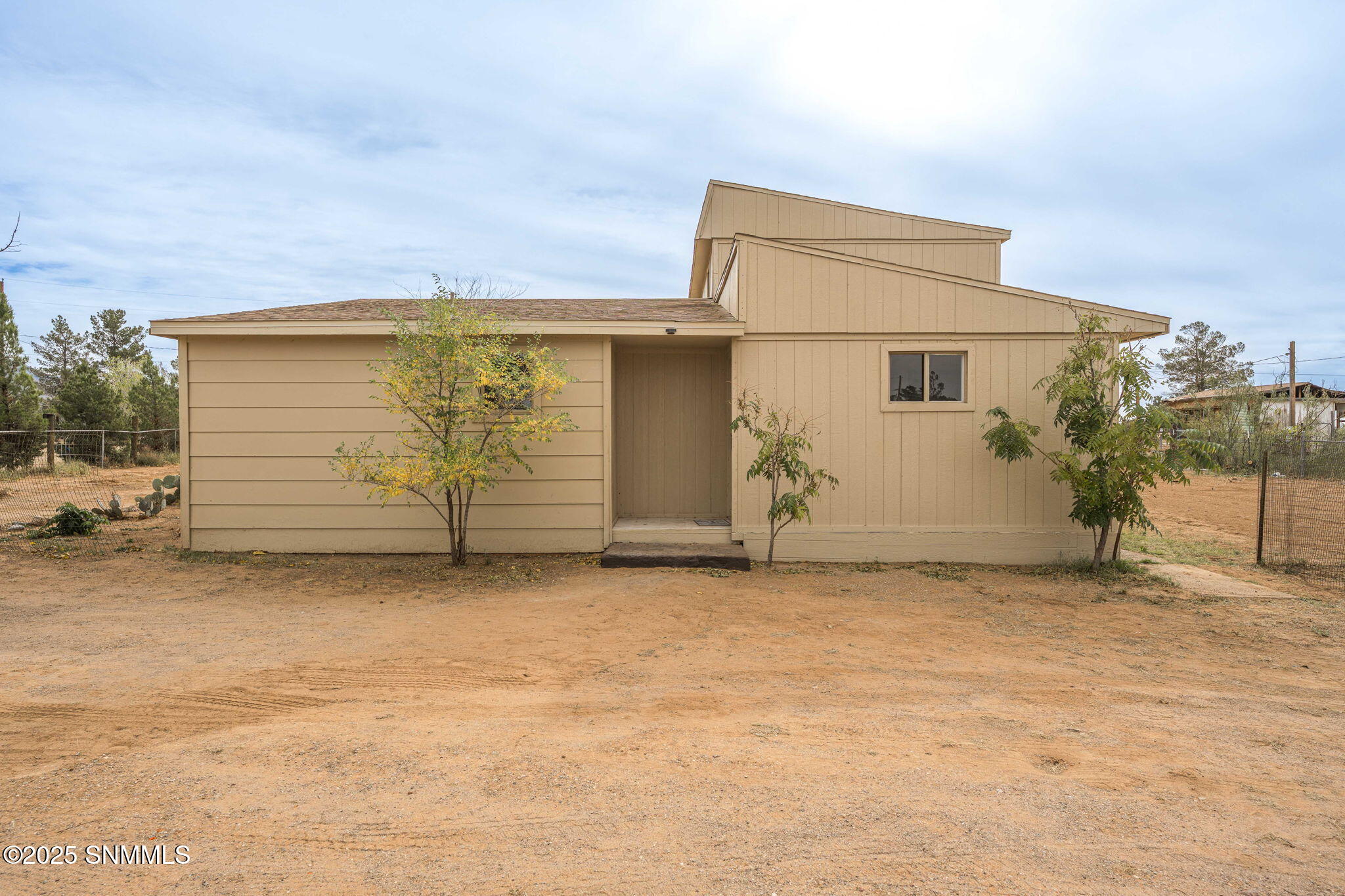 3-web-or-mls-Snappin Homes (Horace9104)-