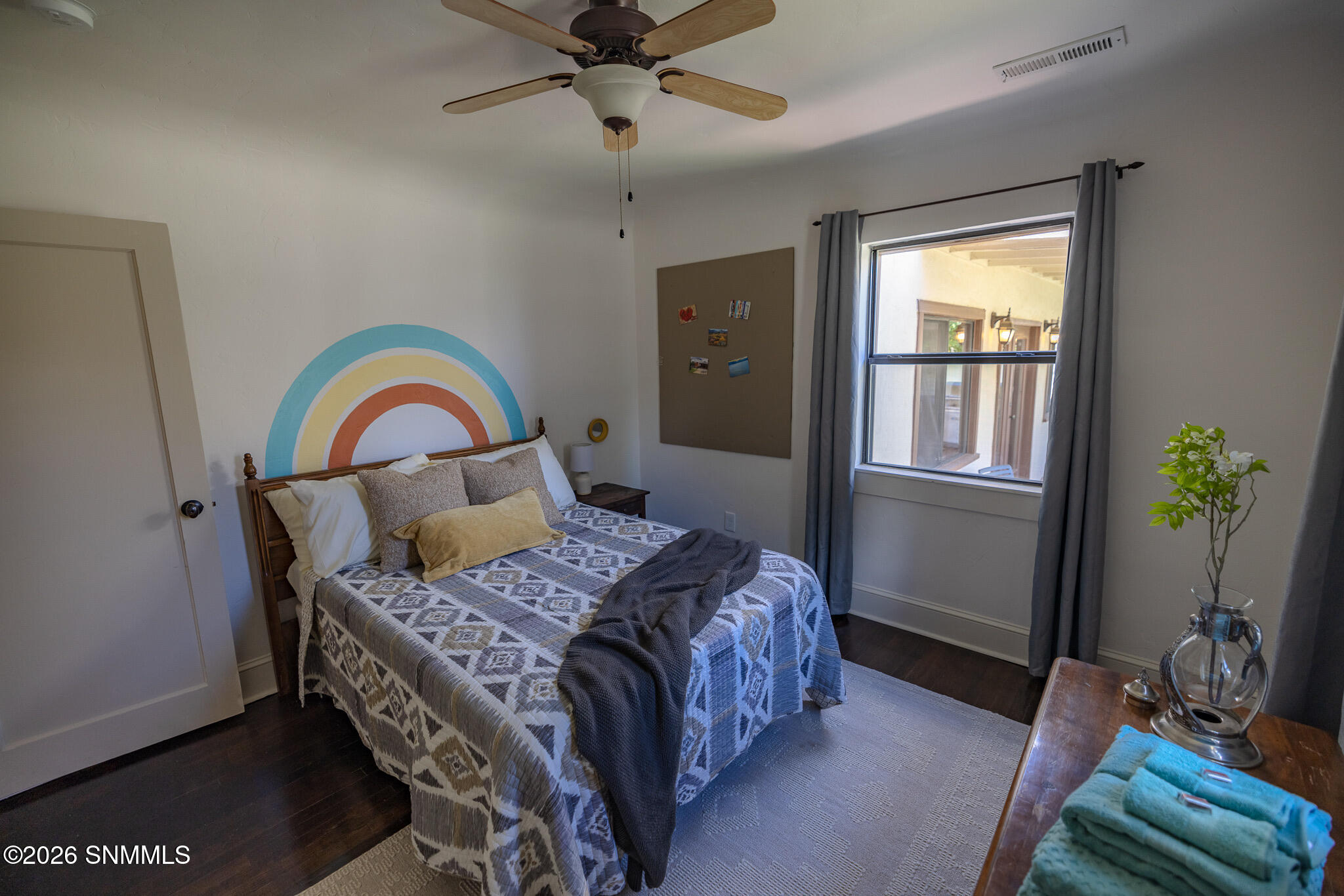 East st queen bed 2