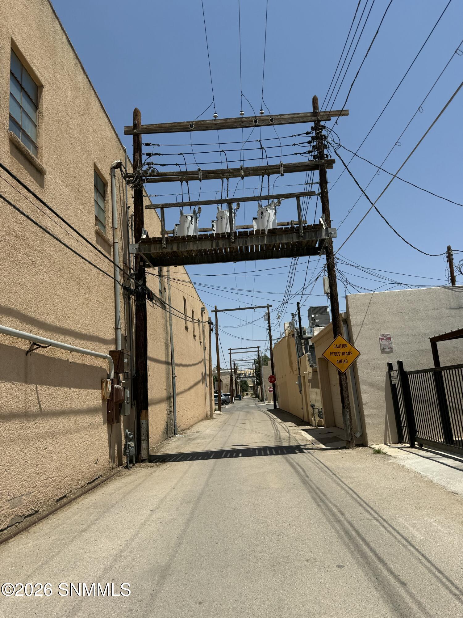 alley