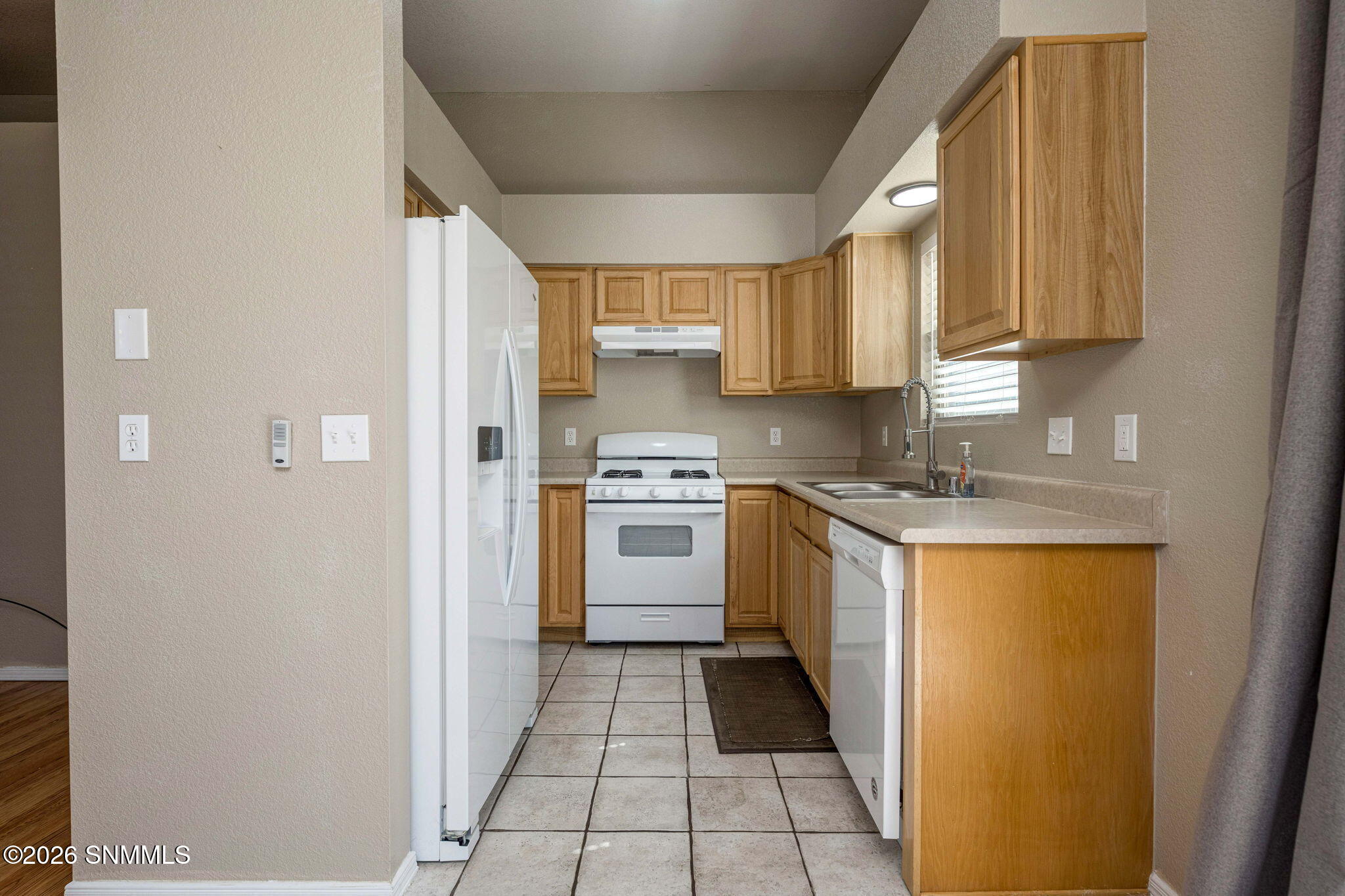 10-web-or-mls-Snappin Homes (Stoneway373