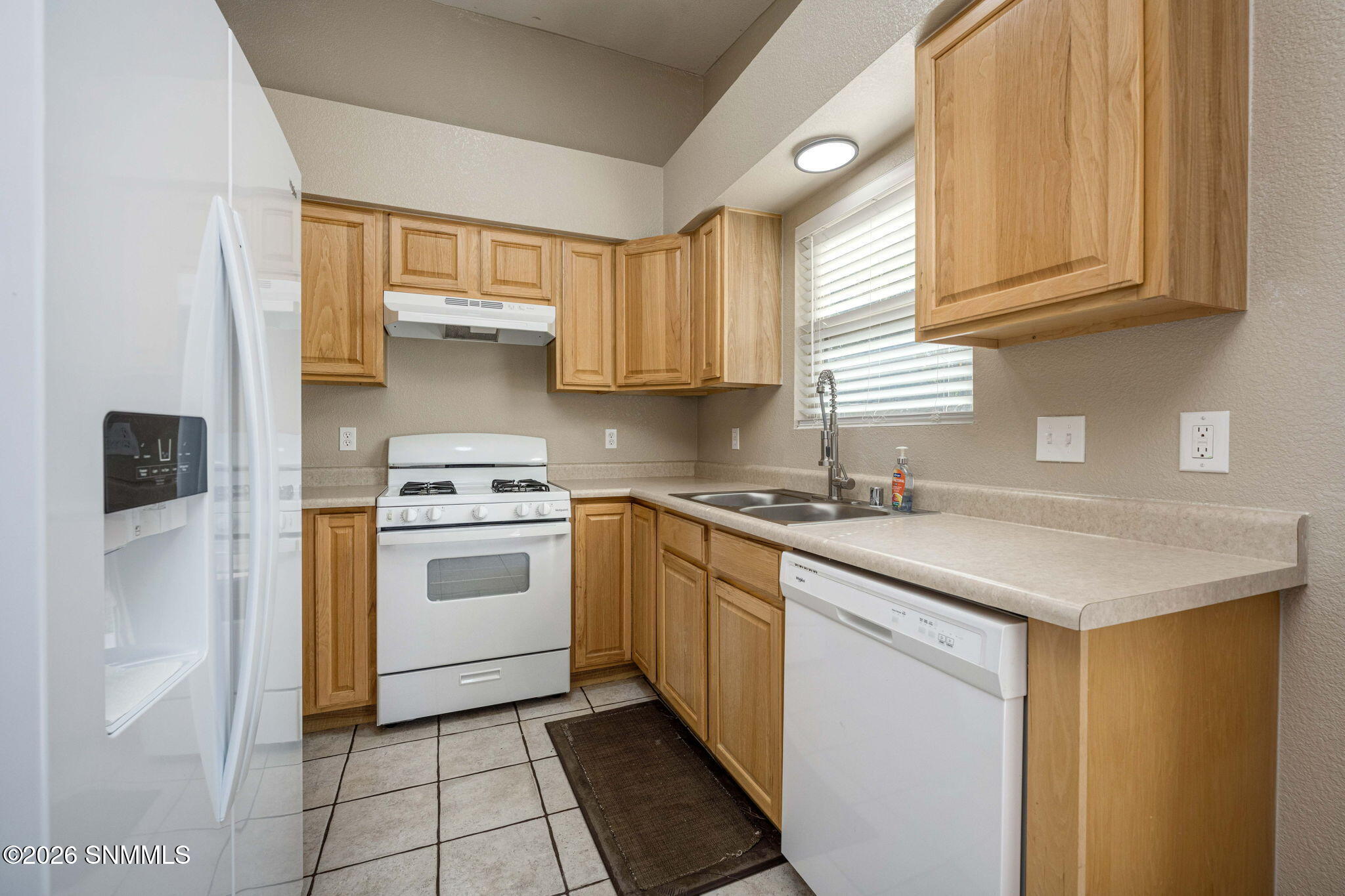 11-web-or-mls-Snappin Homes (Stoneway373