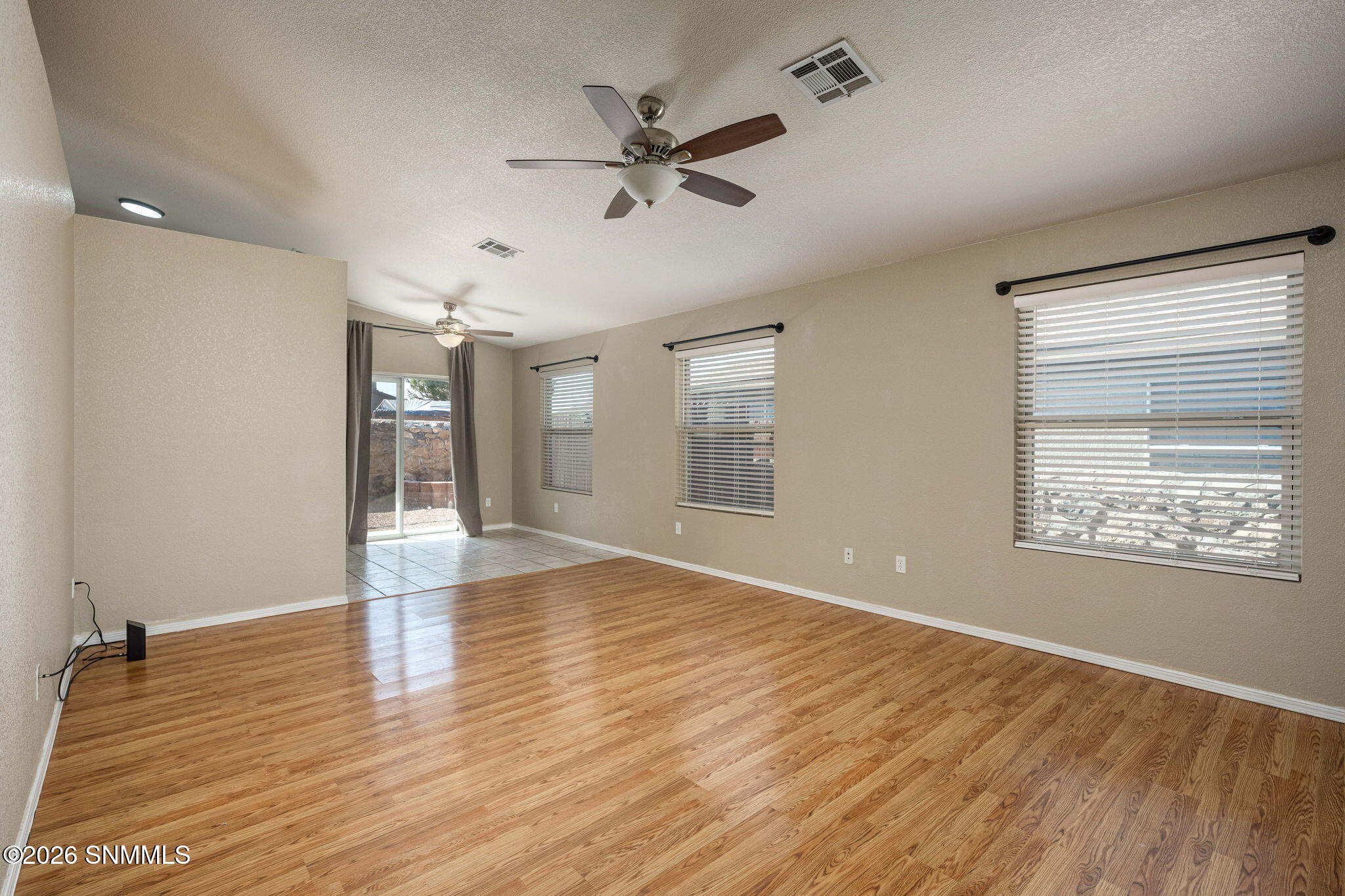 8-web-or-mls-Snappin Homes (Stoneway3733