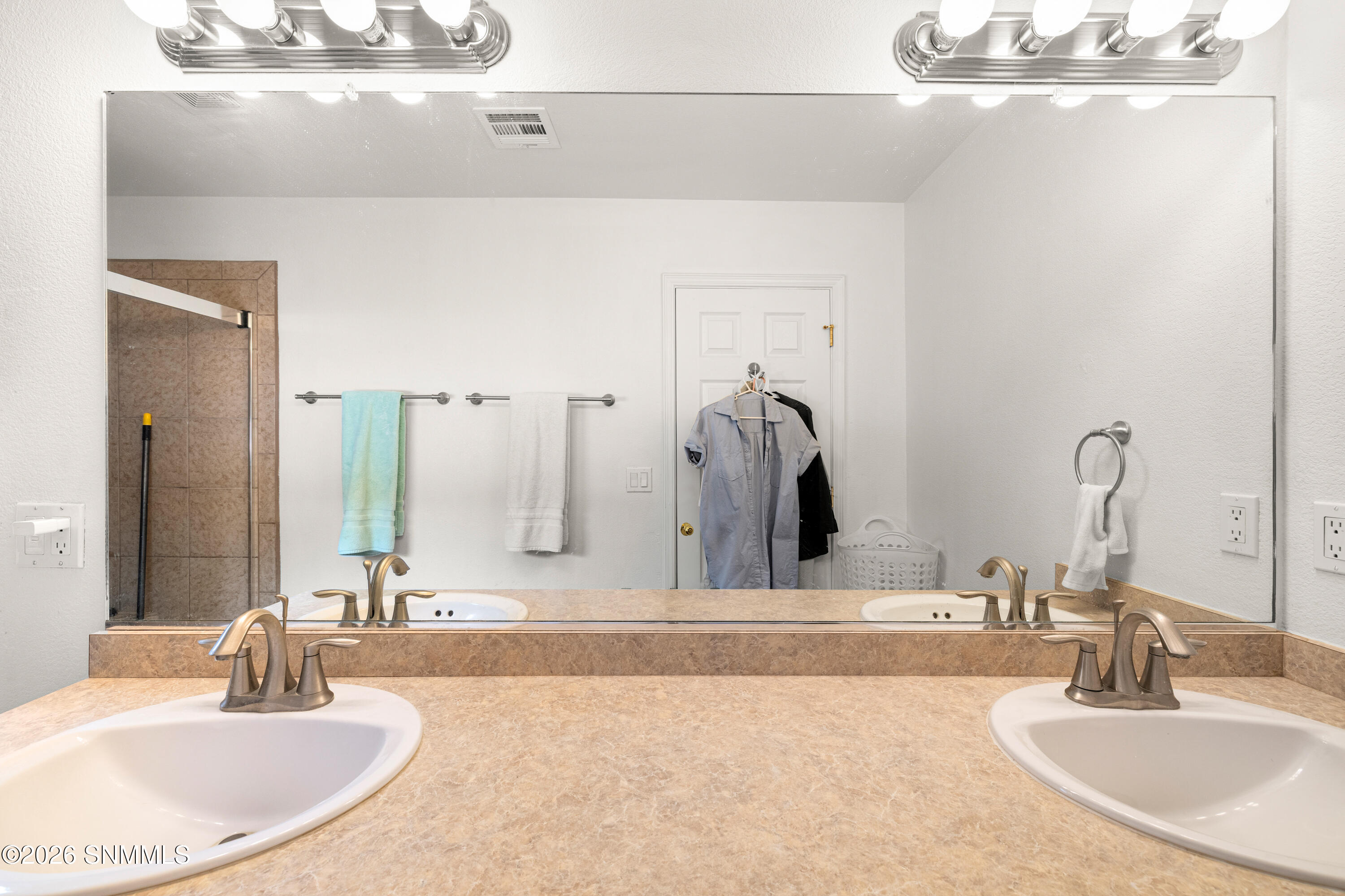 2857-San Miguel-Primary-Bathroom