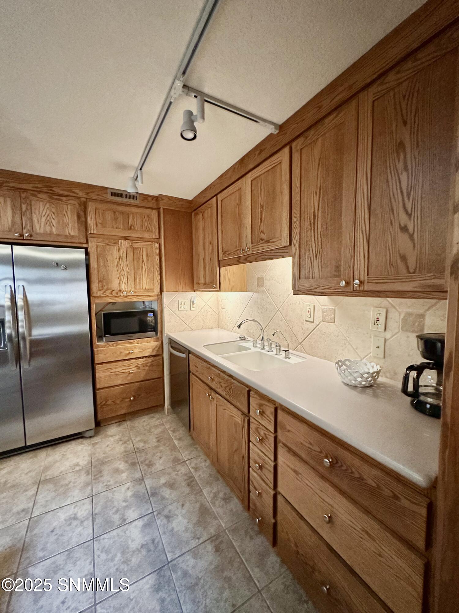 UKit4KitchenlookingW