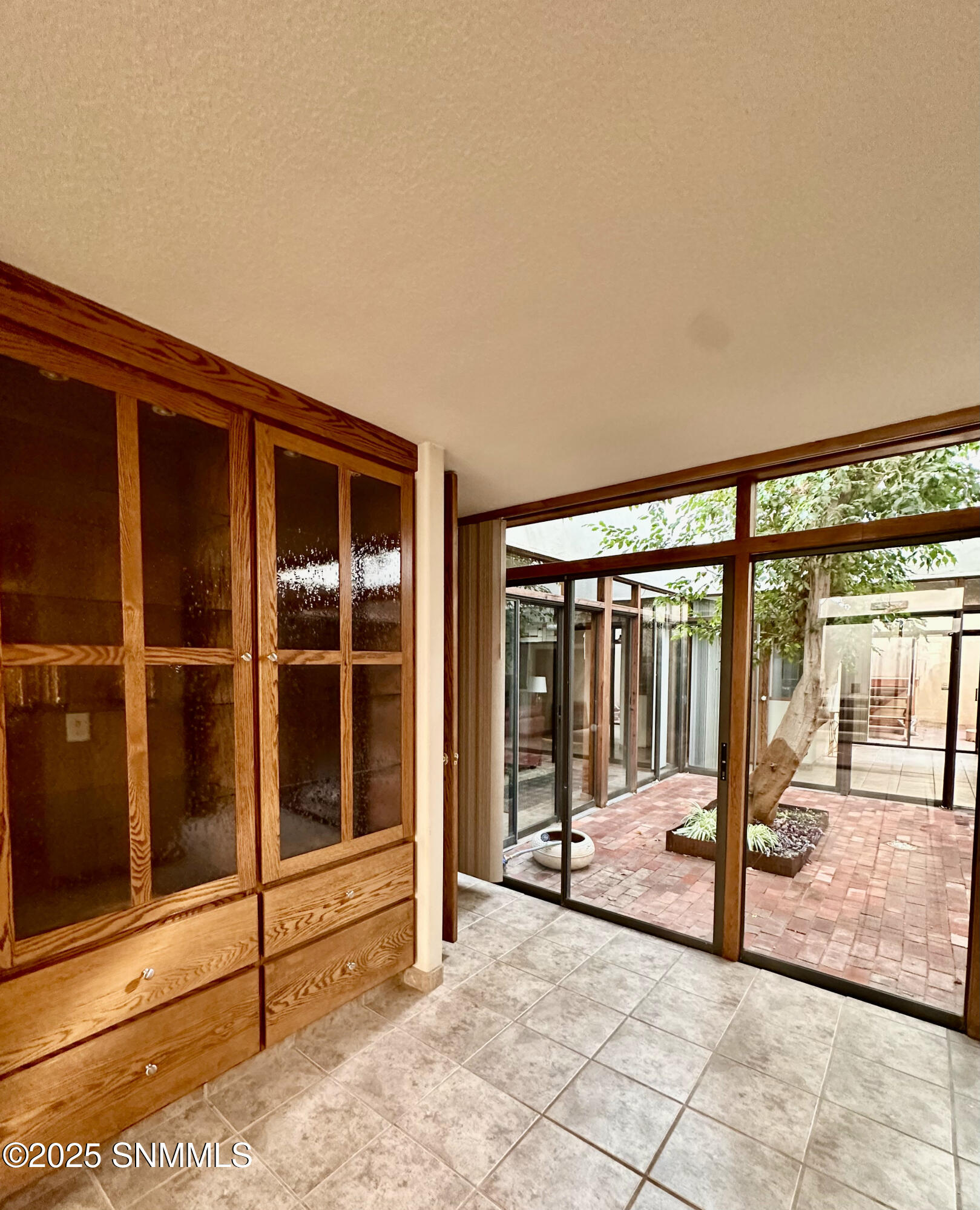 UKit5KitchenBuiltinchinacabinet