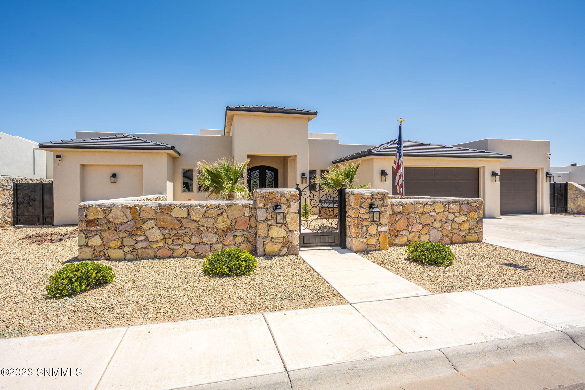 2-web-or-mls-Snappin Homes (SantaElena40