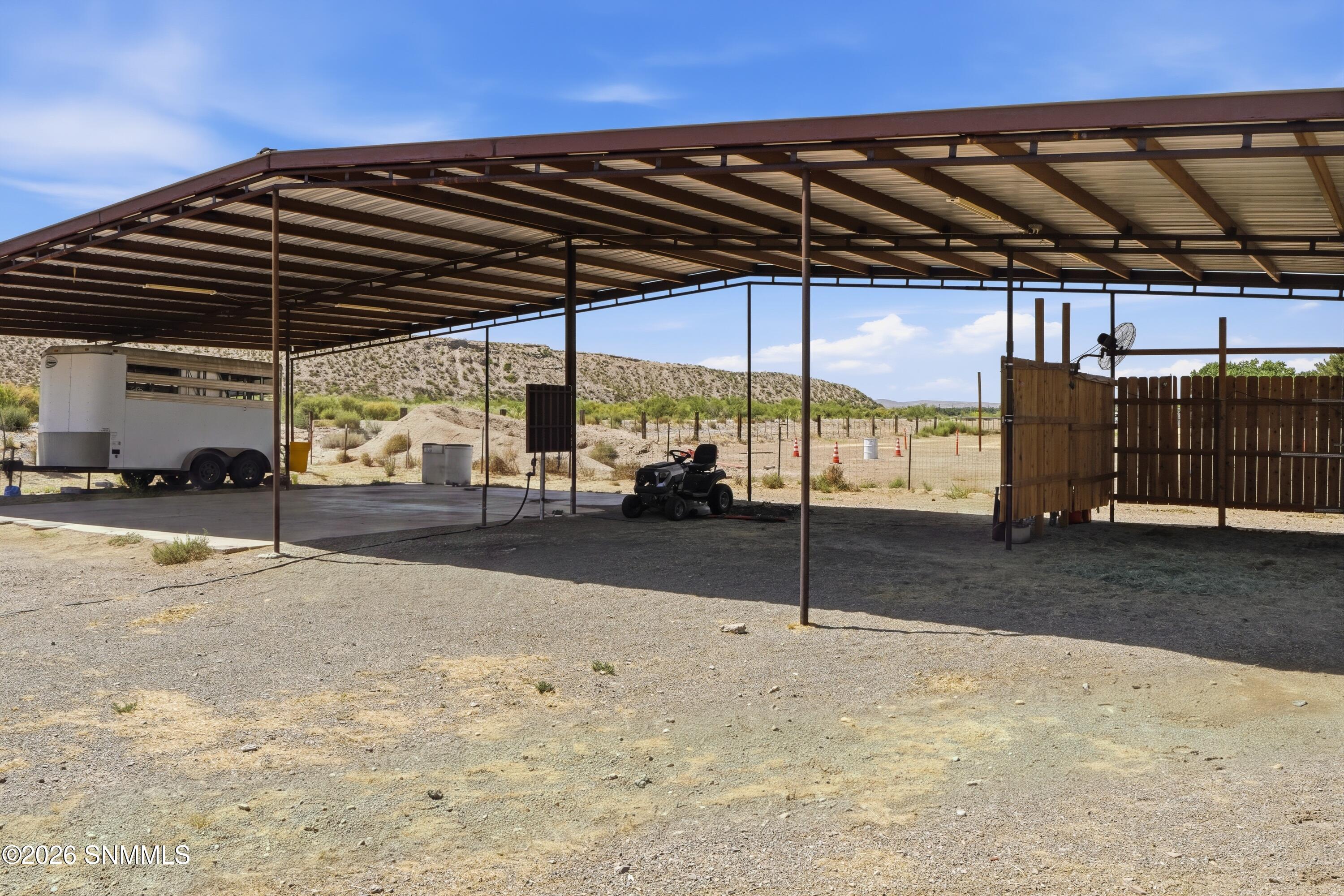 Arena / Carport