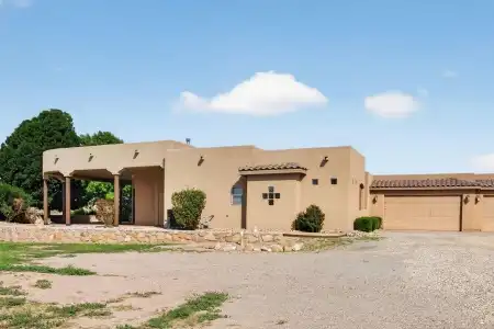 240 Providence Road, Las Cruces, New Mexico 88007, 4 Bedrooms Bedrooms, ,3.5 BathroomsBathrooms,Residential,For Sale,Providence,2602392