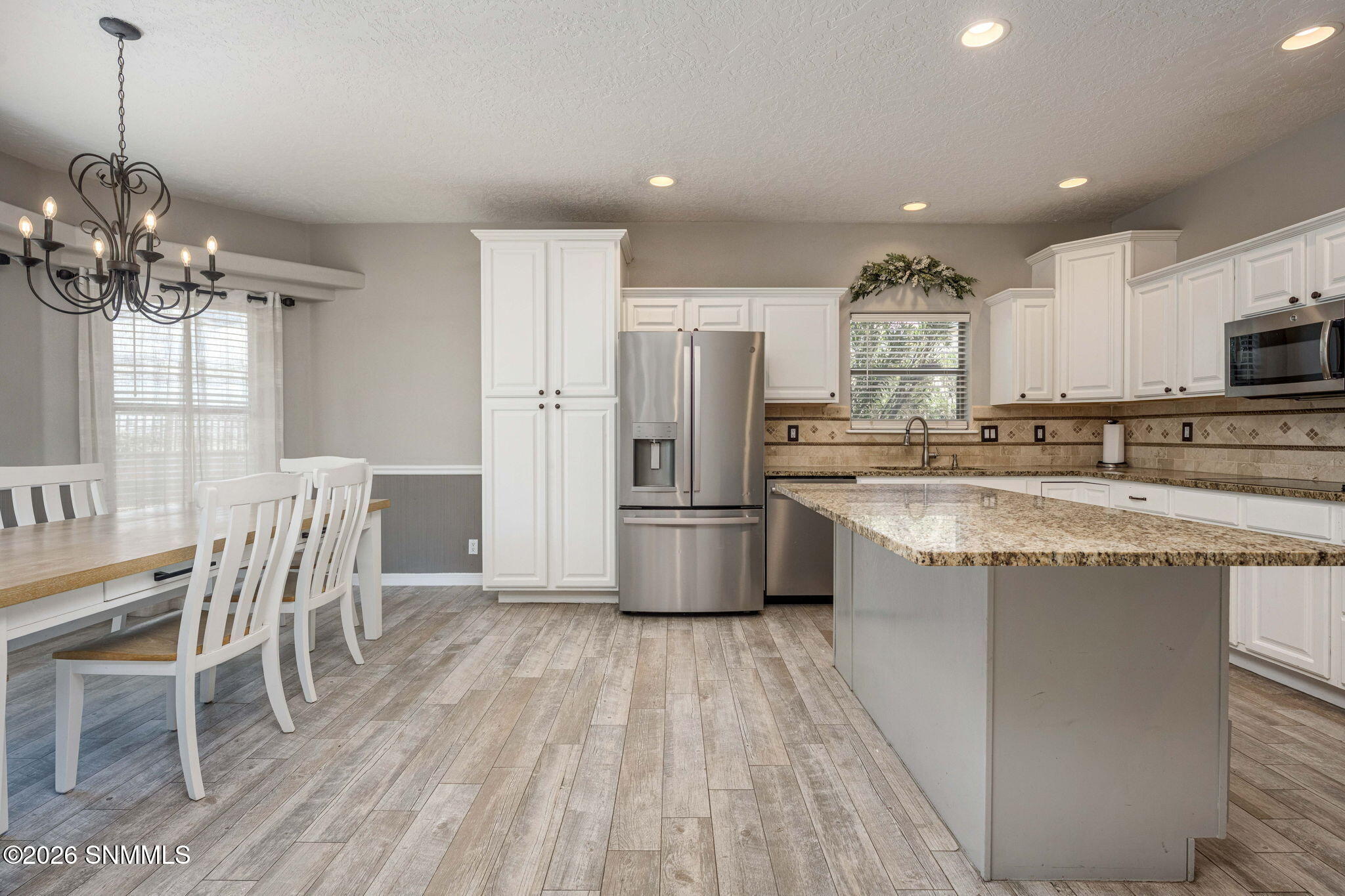 Kitchen dining
