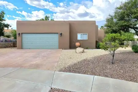 2011 Desert Springs Court, Las Cruces, New Mexico 88011, 5 Bedrooms Bedrooms, ,3.5 BathroomsBathrooms,Residential,For Sale,Desert Springs,2602397